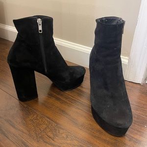 Black Steve Madden platform boots